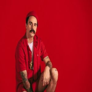 Rodrigo Alarcon apresenta “Só Mais Um Pouquinho”, primeiro lançamento do ano