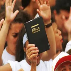 Excesso de política nas igrejas tem gerado desgaste entre evangélicos 2025