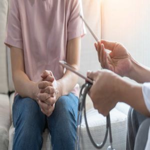 Alimentos ultraprocessados aumentam riscos de casos e morte por câncer