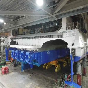 Austal conclui a colocação dos jatos de agua no trimarã 