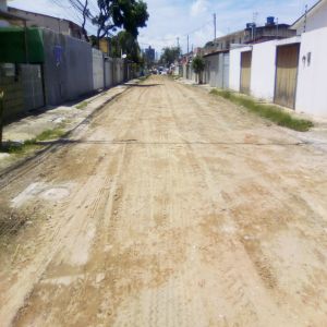 Só falta a rua ser calçada