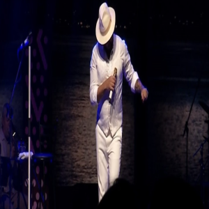 Diogo Nogueira anima a virada do ano na Rede Minas