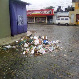 Sujeira na feira livre