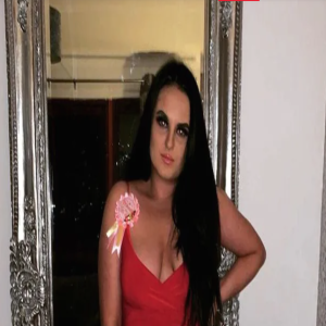 Essa foto viralizou depois que amigos viram um reflexo infeliz no espelho