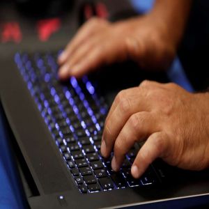 Hackers invadem reunião virtual de advogadas e se masturbam; Veja