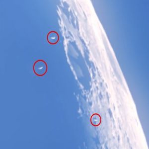 Caçadores de alienígenas filmam óvnis sobrevoando a lua