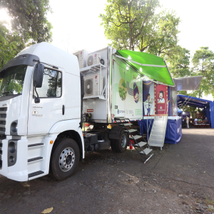 Caminhão de reconhecimento da Compesa em Garanhuns