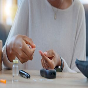 Mulher é curada de diabetes tipo 1 após transplantes com células reprogramadas em laboratório