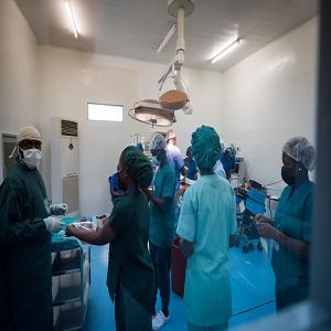 Conheça a história de médicos que esqueceram coisas dentro dos seus pacientes