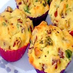 Muffins de linguiça queijo e azeitonas pretas