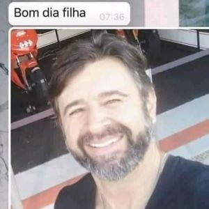 Olha só como meu pai me dá bom dia