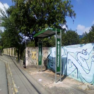 Parada de ônibus recuperada (Antes e Depois)