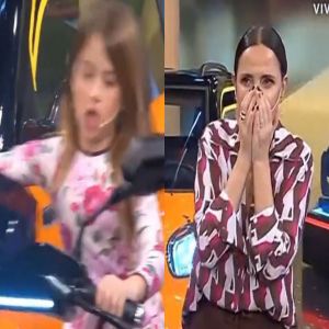 Pequena garotinha sai acelerando motocicleta durante programa ao vivo, e vídeo do momento do susto viraliza na web