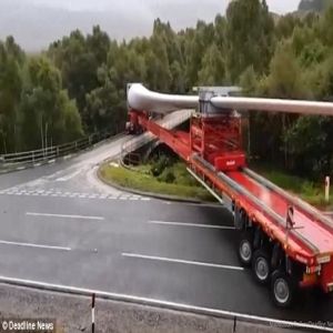 Virando uma curva com um caminhão de 60 metros