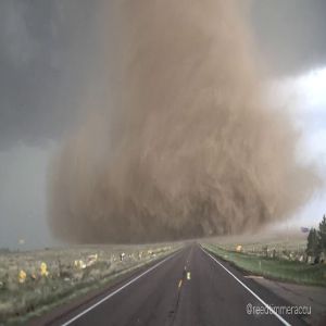 Vídeo mostra evolução completa de um tornado
