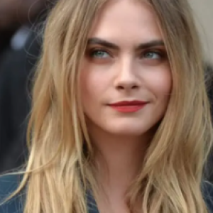 9 famosas que são bissexuais ou lésbicas e que provavelmente você não sabia