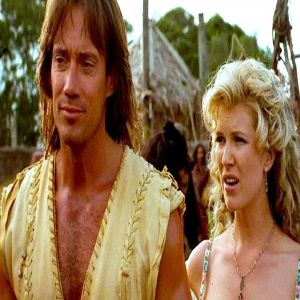 Aos 64 anos, ator que interpretou o Hércules nos anos 90 aparece ao lado da esposa no Instagram  