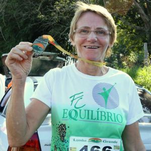 Mulheres acima de 50 anos podem praticar esporte, veja como incentivá-las.