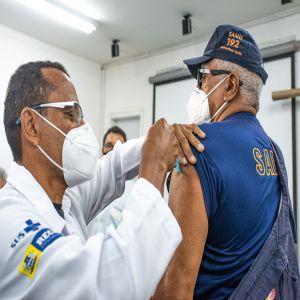 Segunda dose da vacina para os profissionais do Samu Recife