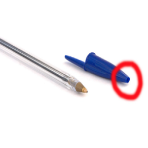 Por que há um buraco na tampa da caneta?