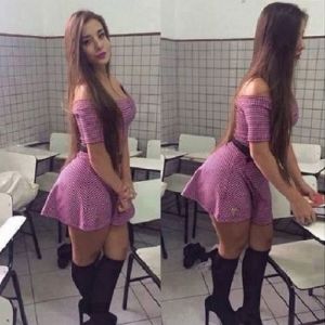 Essa jovem professora tem uma dúvida, que para os homens vai ser fácil responder...