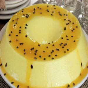 Pudim de chocolate branco e maracujá