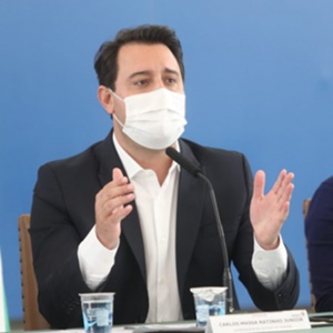 Pandemia: Paraná suspende aulas presenciais, fecha serviços não essenciais e amplia toque de recolher