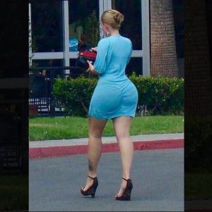 Essa mulher não pode ser real!