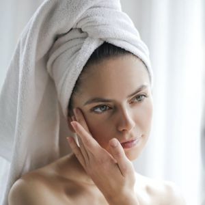 6 maneiras de cuidar da pele do seu rosto