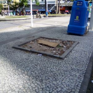 Buracos na Praça  