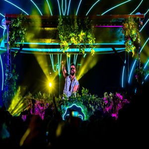 DENNIS agitou público no Réveillon Carneiros, em Tamandaré (PE) neste sábado