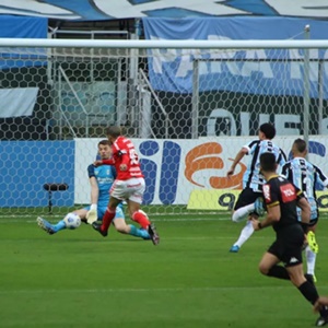 Grêmio e Internacional empatam em zero a zero. Confira o resumo dos jogos deste sábado pelo Brasileirão 2021