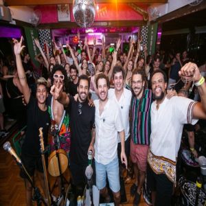 Neste sábado, 13, Festival de Verão recebe Ô Sorte e Me Beija Que Sou Pagodeiro na Casa Dipraia