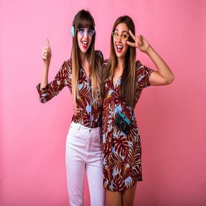 A melhor maneira de usar blusas e vestidos maravilhosos