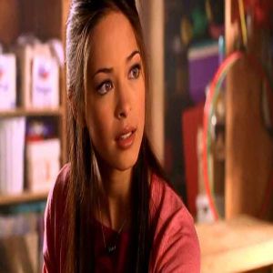 Aos 40 anos, atriz de ‘Smallville’ publica foto no Instagram e fala sobre autocritica