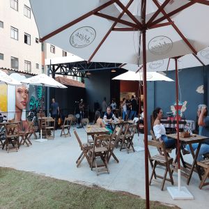 Confra-Ria promete humor, música, cerveja e gastronomia no Espaço Artéza