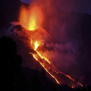 Novo rio de lava aumenta a destruição em La Palma