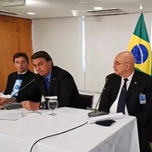 Ministério Paralelo: Vídeos mostram médicos orientando Bolsonaro contra vacinas em reunião no Planalto
