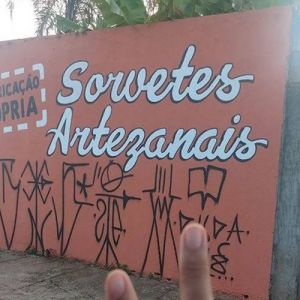 24 placas de avisos com erros engraçados de escrita