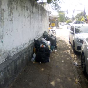Calçada do lixo