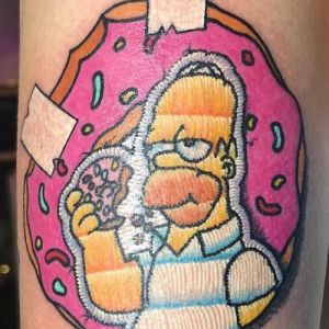 Artista cria tatuagens que parecem remendos costurados