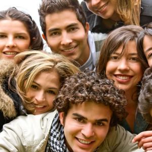 Descubra as melhores perguntas para fazer novos amigos