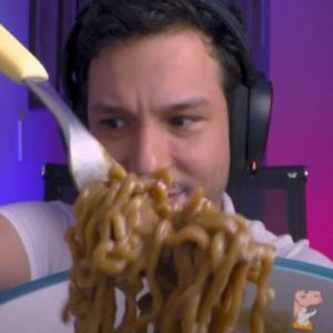 Experimentando o Miojo doce, Arthur Aguiar, a farsa do McPicanha e mais!