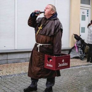 Explorando o Absurdo Humano: 42 Fotografias por Jeffrey De Keyser