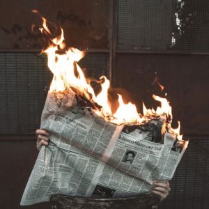 As fake news existiam antes da internet e a mídia tradicional também espalha notícias falsas