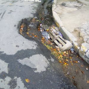 Galeria entupida há anos