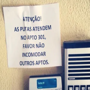 4 fotos que mostram o incrível humor do brasileiro