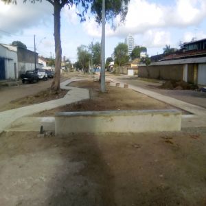 Praça sendo restaurada (Antes e Depois)