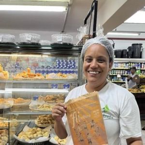 Flitabira leva projeto Pão e Poesia a estabelecimentos de Itabira