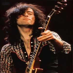 Os mais icônicos riffs de guitarra dos anos 70 por ano